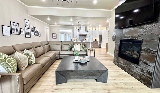 Gun's Up Getaway - 4BR/3BA - New Construction