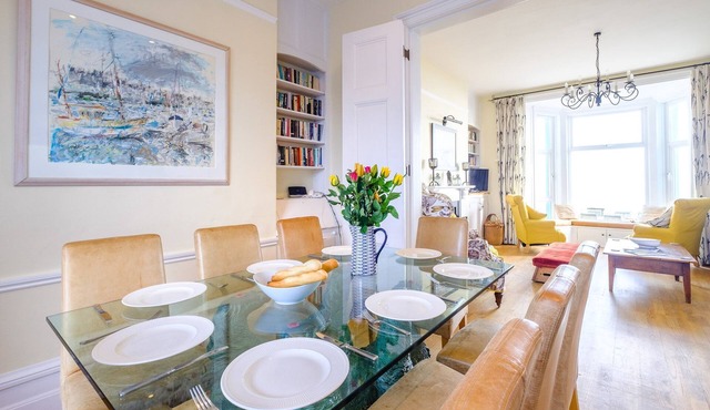 Gunfleet - sleeps 14 guests in 6 bedrooms