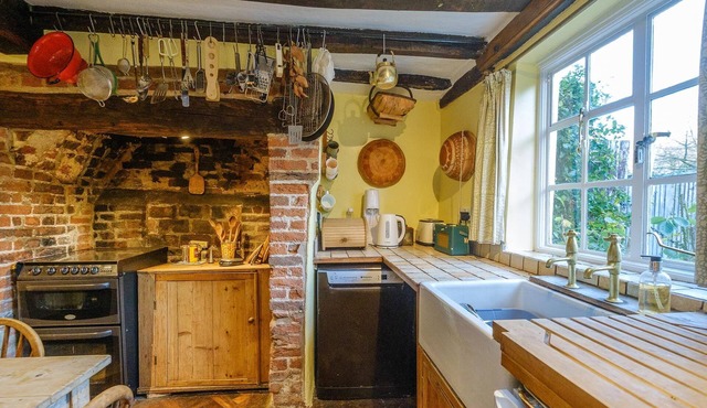 Gunhill Cottages - sleeps 6 guests in 3 bedrooms