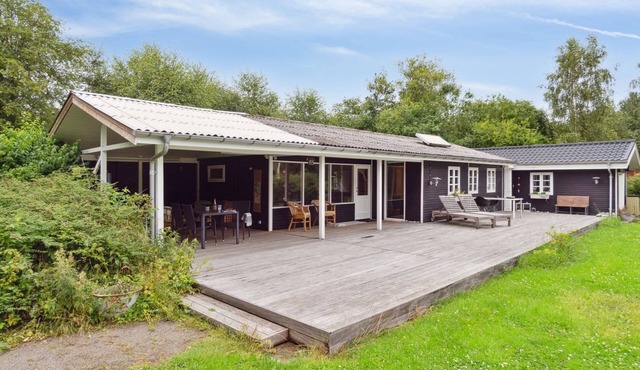 "Gunlög" - 1.3km from the sea by Interhome