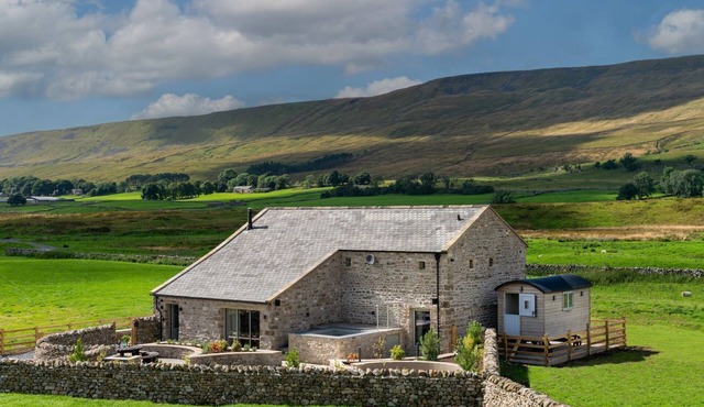 GUNNER LODGE, family friendly, with hot tub in Chapel-Le-Dale