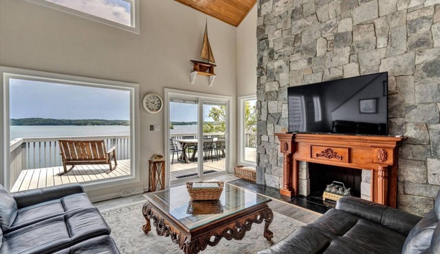 Gunner`s Lookout- Standout property in Bernard`s Landing- all the amenites but you will not want to leave the townhome!