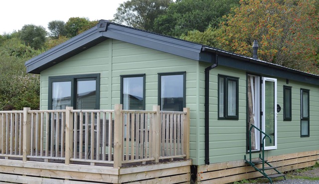 GUNNERA LODGE, pet friendly, country holiday cottage in Oban