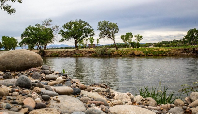 Gunnison River & Courtyard Views -Quaint Peaceful Stay in the Beautiful Outdoors