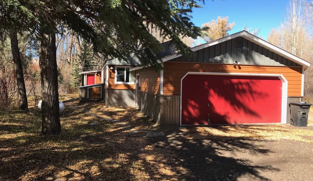 Gunnison River Getaway - pet friendly, secluded, quiet, EV charging