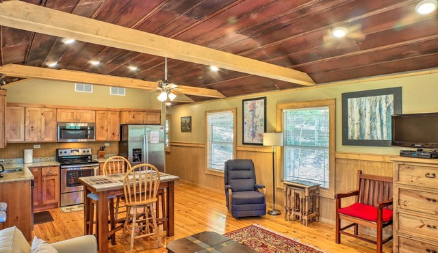Guntersville Lake Cabin w/3 Fishing Ponds!