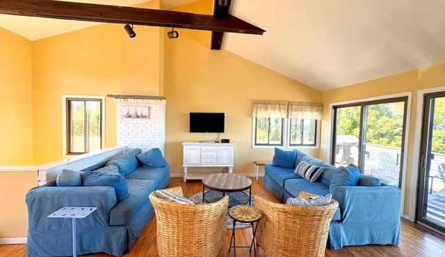 Guppy Cottage-3BR 3BA-Views of Great Salt Pond