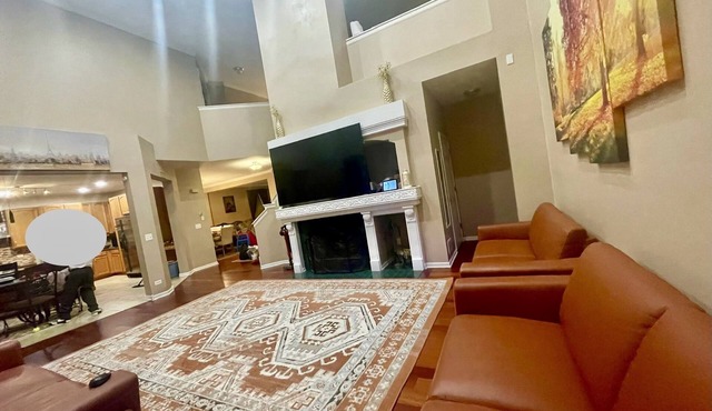 Gurnee home with King Queen beds for Vacations,six flags Celebrate Eid, Navy GL