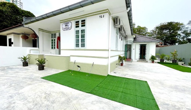 Gurney Treasure - The Vintage Villa by Little Cabin