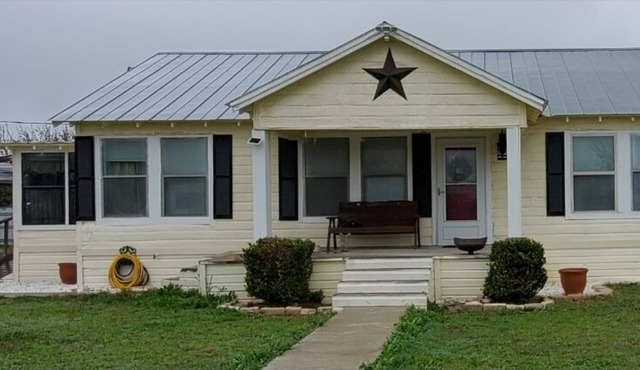 Gussie's Farmhouse in Nolanville