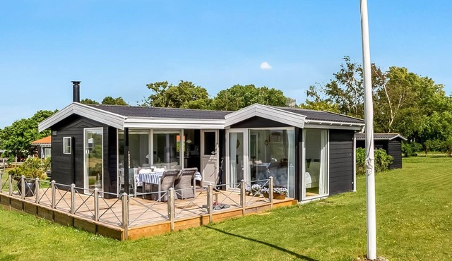 "Gustav" - 50m from the sea by Interhome