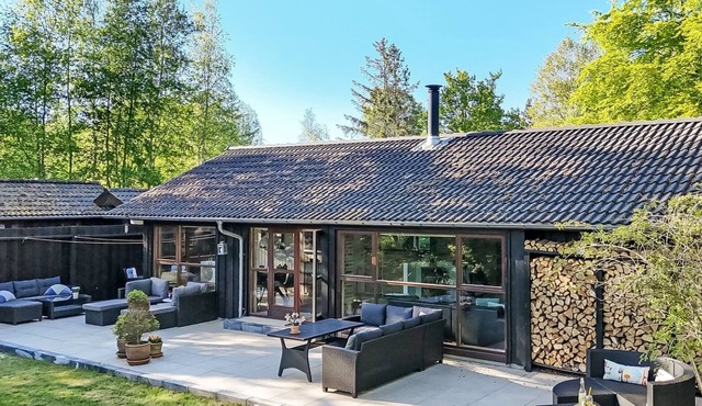 "Gustine" - 300m from the sea by Interhome