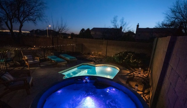 Gusto Retreat * Hot Tub - An Irvie Home