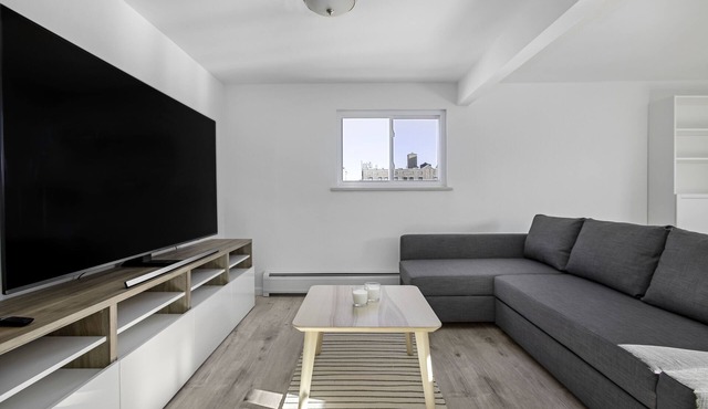 Gut renovated 2beds apartment, 10min from Manhattan. Fully furnished, queen size