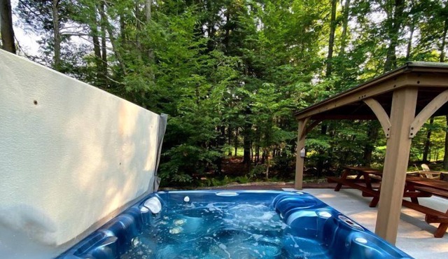 GWA106-NEW POCONOS HOME! GAMEROOM, SAUNA AND A HOT TUB! PLENTY OF ROOM FOR ALL