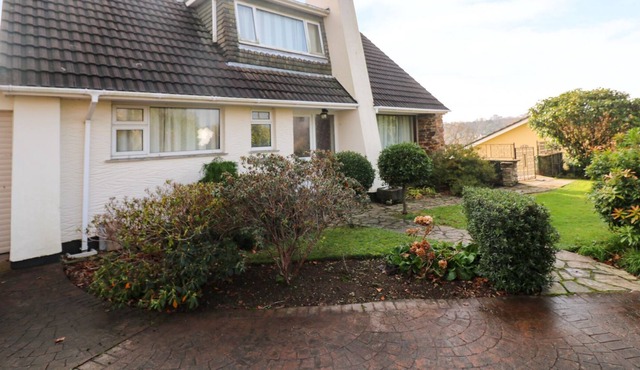 GWEL-AN-GILLAN, pet friendly, country holiday cottage in Mylor Bridge