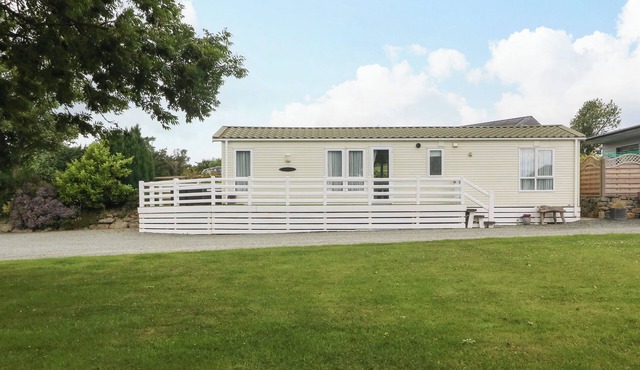 GWEL ERYRI, family friendly, with a garden in Llanfairpwllgwyngyll