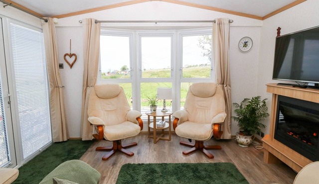 GWEL Y MÔR, family friendly, with a garden in Caernarfon