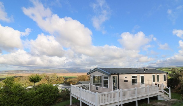 GWENT 74, family friendly, country holiday cottage in Borth