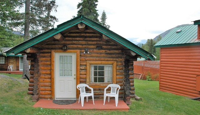 Gwin's Lodge Fir Log Cabin #12