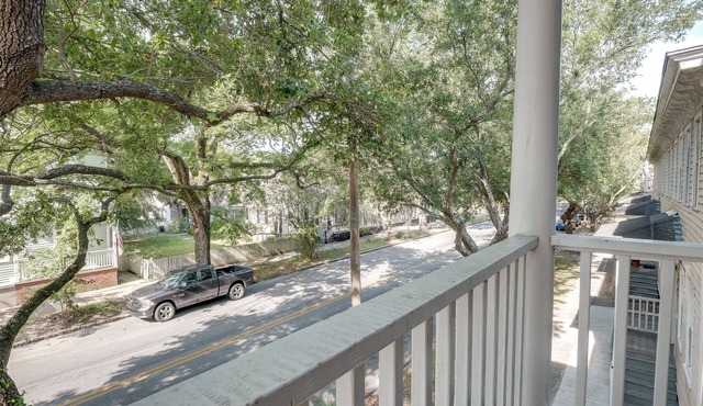 Gwinnett St Row: Historic 3 BR 2BA - Balcony - Free St Parking - Near Forsyth Pk