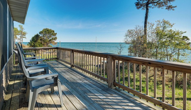 Gwynn's Island Gem | Private Beach & Bay Views