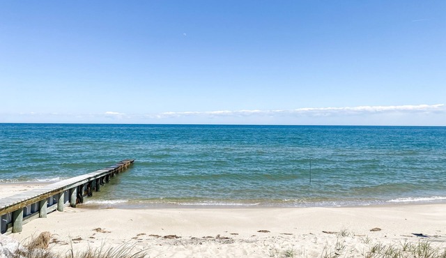 Gwynn's Island Renovated 1910 Farm House & Sand Beach