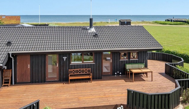 "Gyda" - 100m from the sea by Interhome