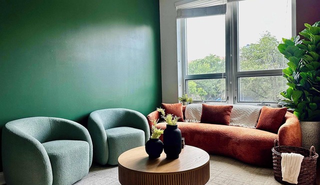 Gym, Garage Parking, Balcony, Sleeps 4