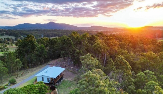 Gympie Romantic Getaway n SKB Spa Breakfast