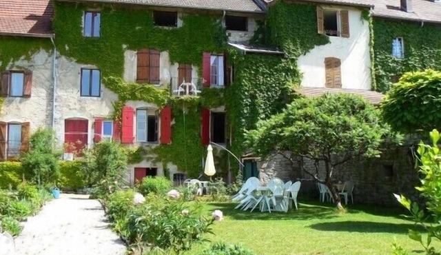 GYPSI apartment in character house