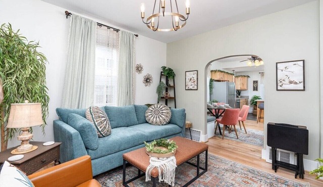 Gypsy Haven: Walk Downtown + Sunroom