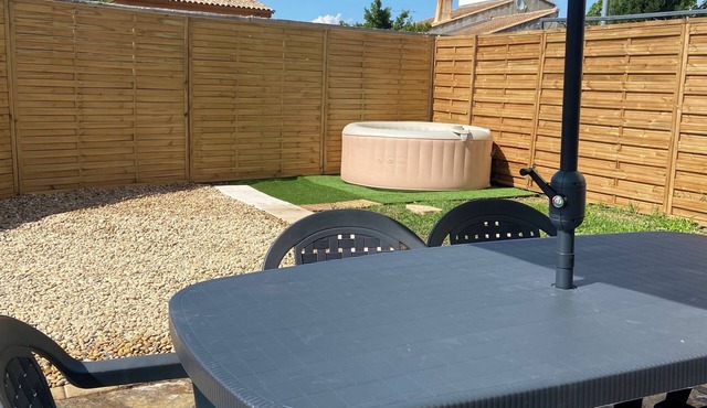 Hébergement 2 Chambres - 6 Personnes - Jardin - Jacuzzi - Animaux Acceptés