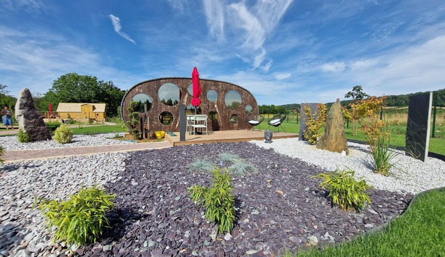 Hébergement Insolite Dans L'esprit Tinyhouse: la Tiny Bulle Pour Deux Personnes