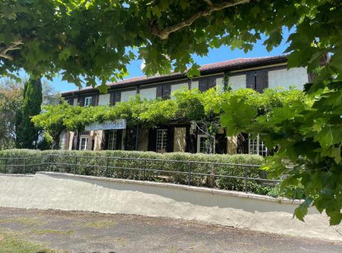 Hôtel et RESTAURANT traditionnel L' Escalandes