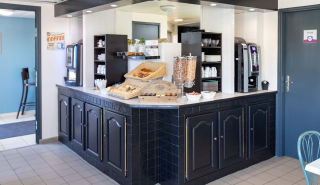 Hôtel Face West Le Pontet