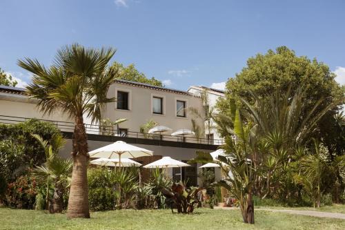 Hôtel les jardins du canal - solaire eco responsable - piscine - parking - garage - bornes électriques - accueil vélos - kids friendly