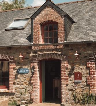 Hôtel Les Voisins Beaucemaine