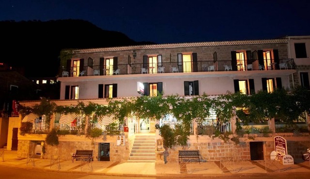 Hôtel Le Bon Accueil à Porto - Ota en Corse du Sud, Hôtel Familial