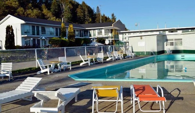 Hôtel Motel Les Voitures d'Eau