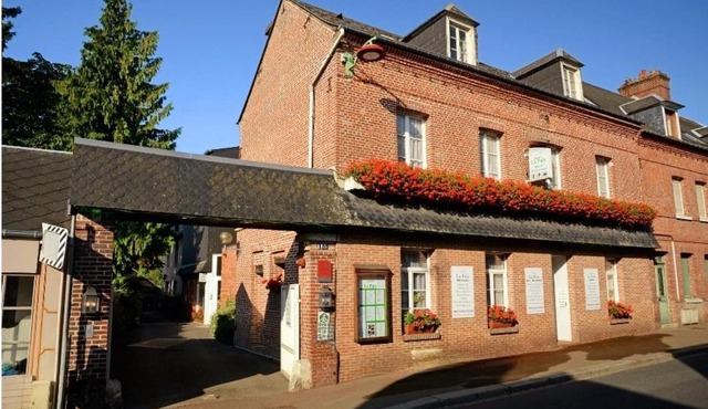 Hôtel Restaurant La Paix La Robe et le Palais