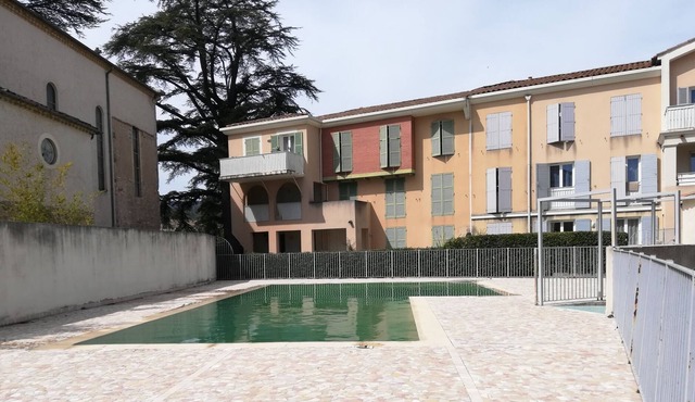 House with pool in the city center, monthly rental possible