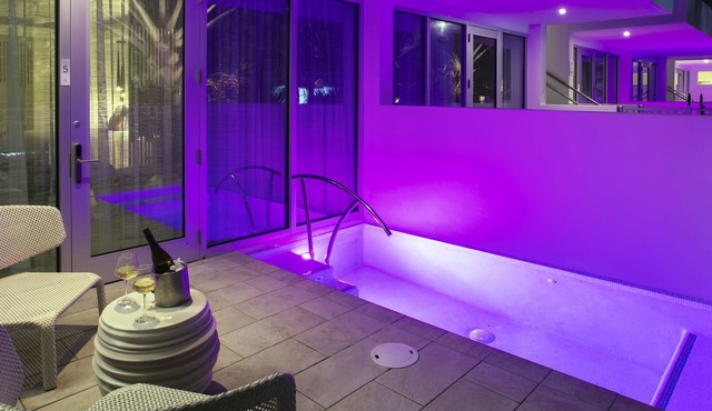 H2O Suites - Adults Only