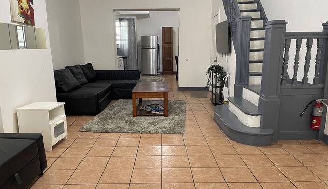 H3 , Near Zoo, Fairmount Park, quiet One room, share 3 bathroom, kitchen