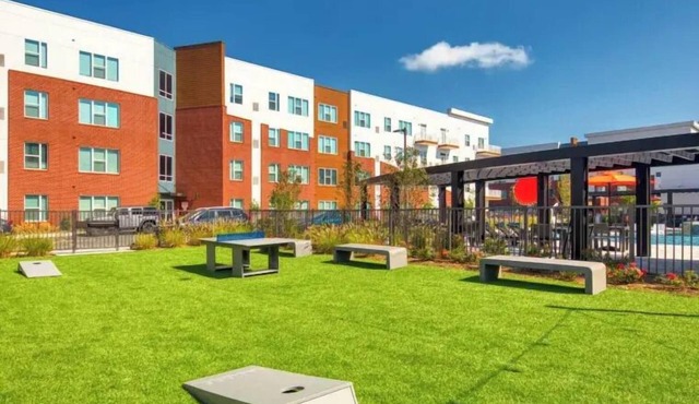 H4N Ellipse Urban | 1Bd Apartment Near Peninsula Town Center