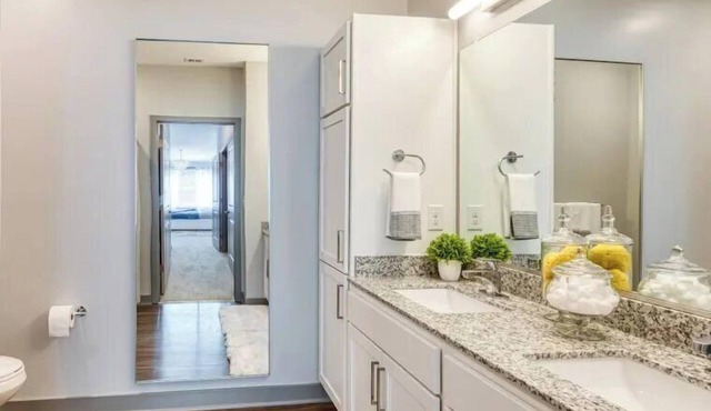 H4N Ellipse Urban | 1Bd Apartment Near Peninsula Town Center