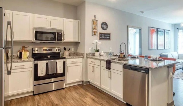 H4N Ellipse Urban | 2Bd Apartment Near Peninsula Town Center