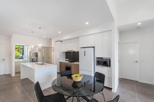 H6B - Round About Bulimba