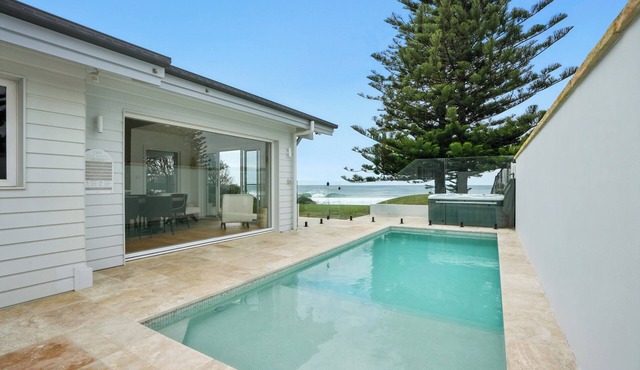 Habbaniyah - Beach Front, Pool, Spa, 5 Bedrooms, Sleeps 14