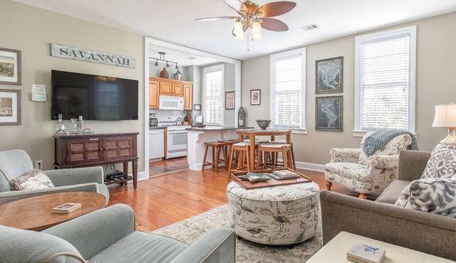 Habersham 3 | Historic Savannah, Walk To River Street